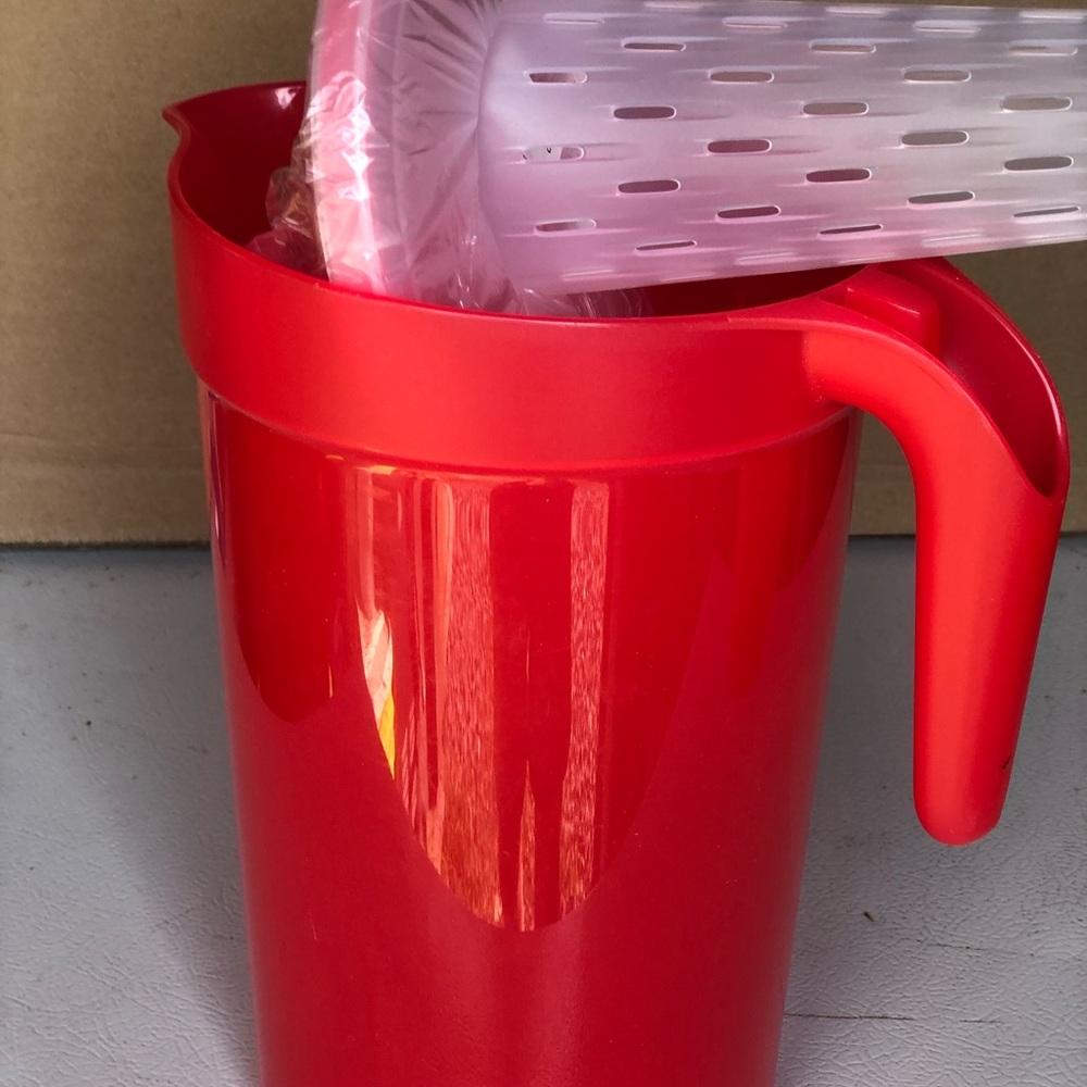Large pitcher with infuser
